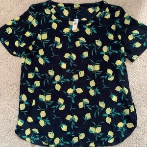 Banana republic - large - Navy with LEMONS - cute for summer with white jeans